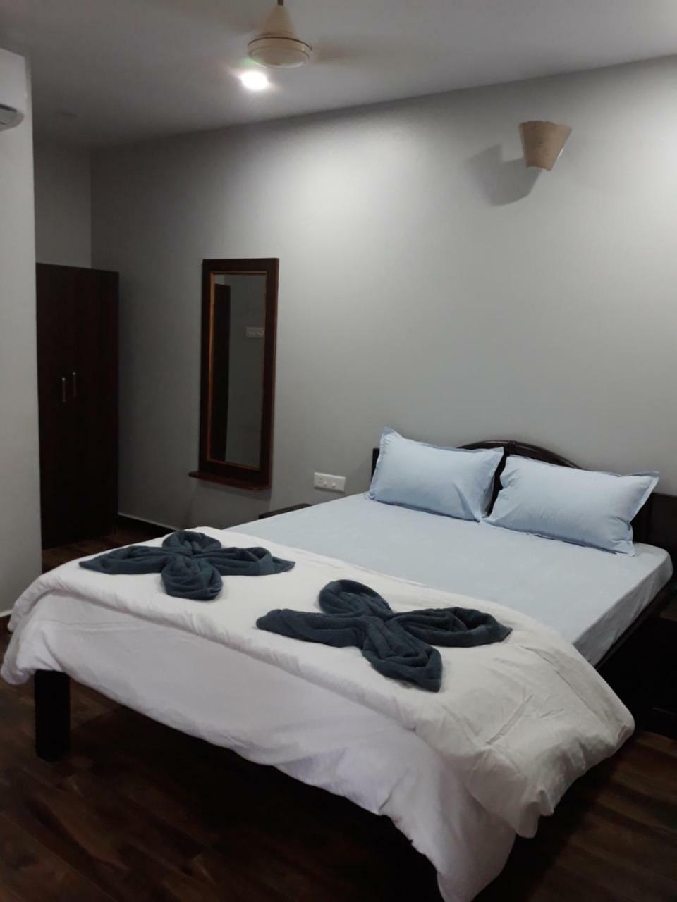Shawn'S The Morjim Enclave Hotel Esterno foto