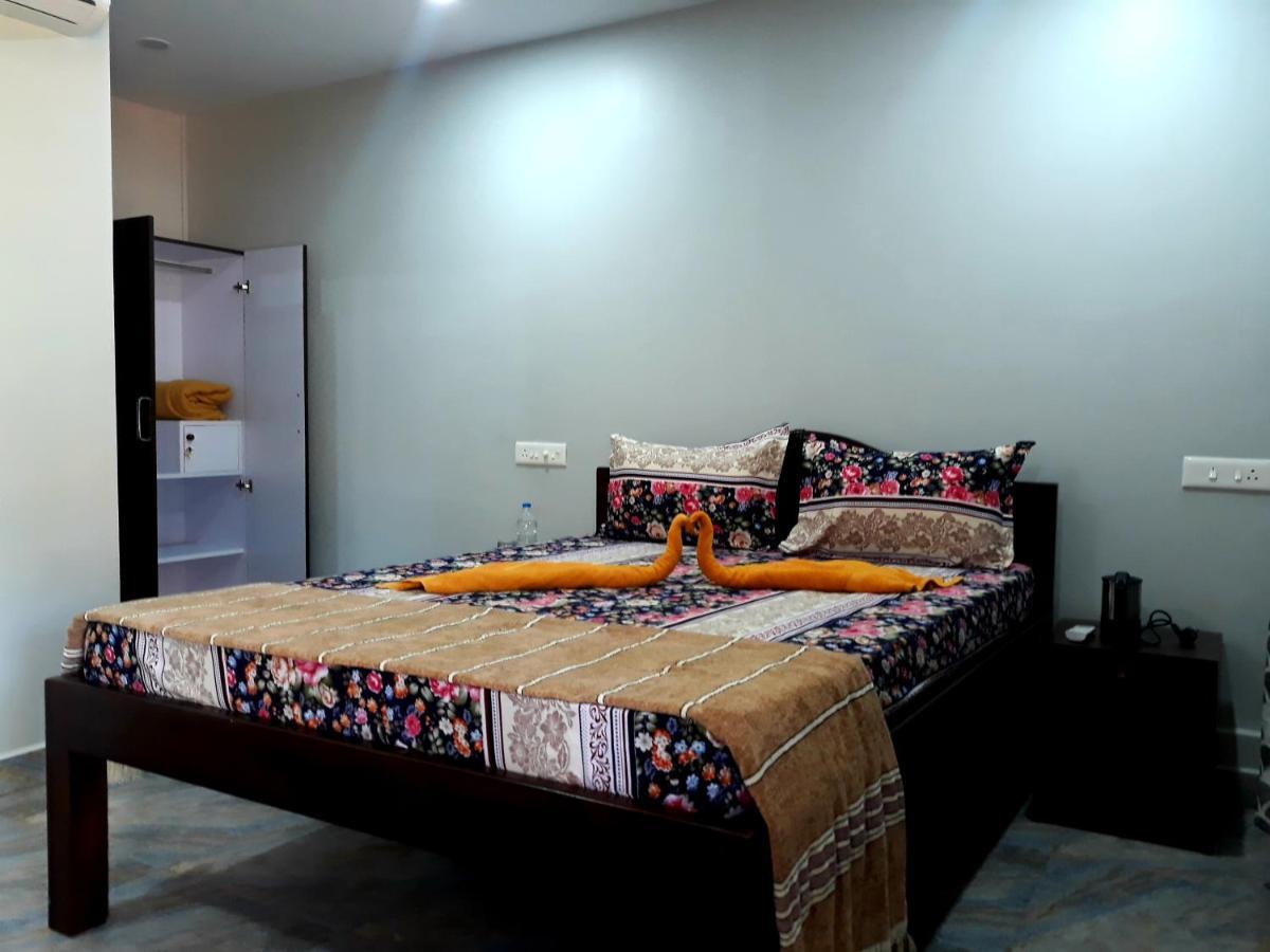 Shawn'S The Morjim Enclave Hotel Esterno foto